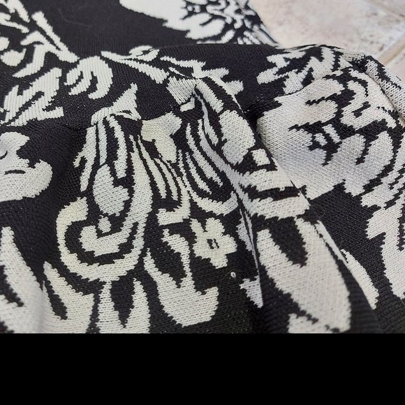 Black and white fitted dress - Picture 6 of 7